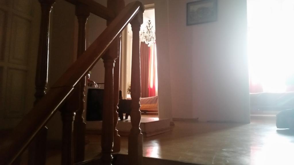 Hotel Mmg Тбилиси Стая снимка